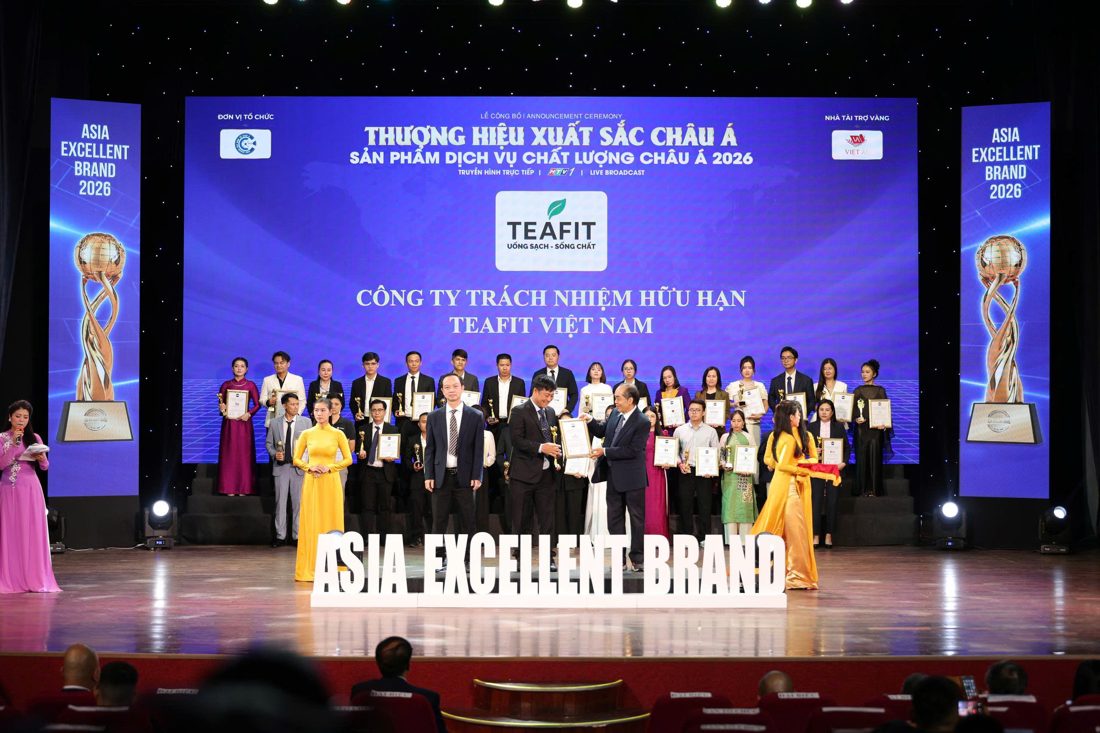 Đại diện TEAFIT nhận Huy chương Vàng 2026